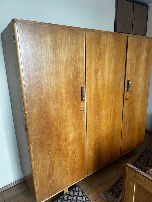 Szafa drewniana trzydrzwiowa