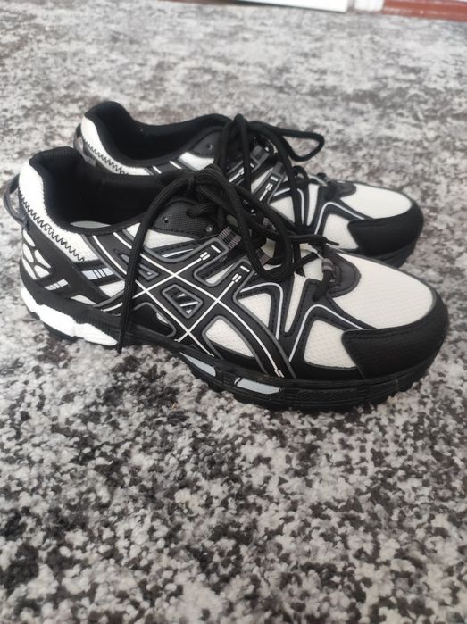 Кросівки під бренд asics