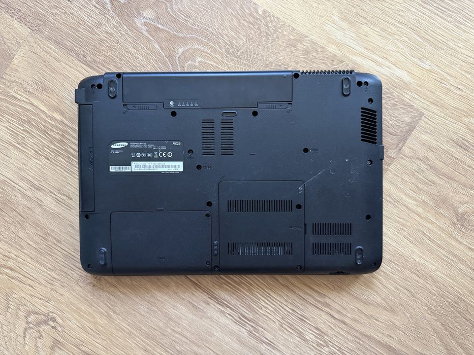 Ноутбук Samsung R523