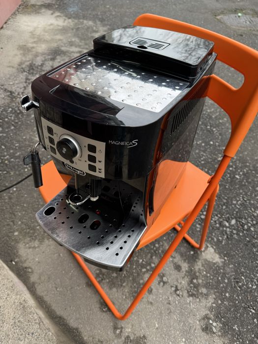 Кавомишина Delonghi Magnifica