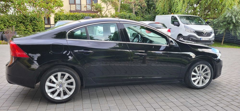 Volvo S60 II 2.0 S 60 D 2015r Wirtualne Zegary Nawigacja