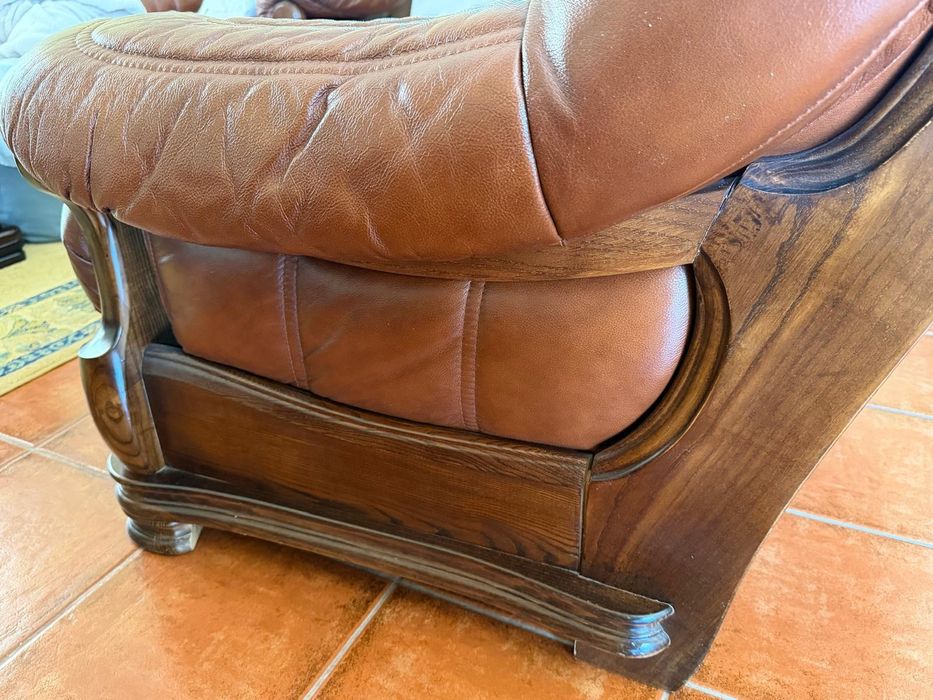 Conjunto de sofá e poltronas