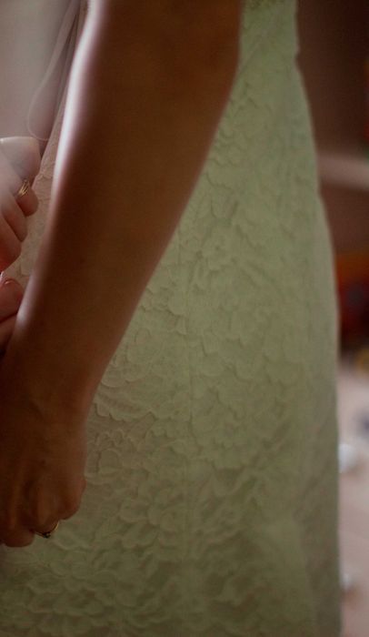 Suknia ślubna plus fascynator