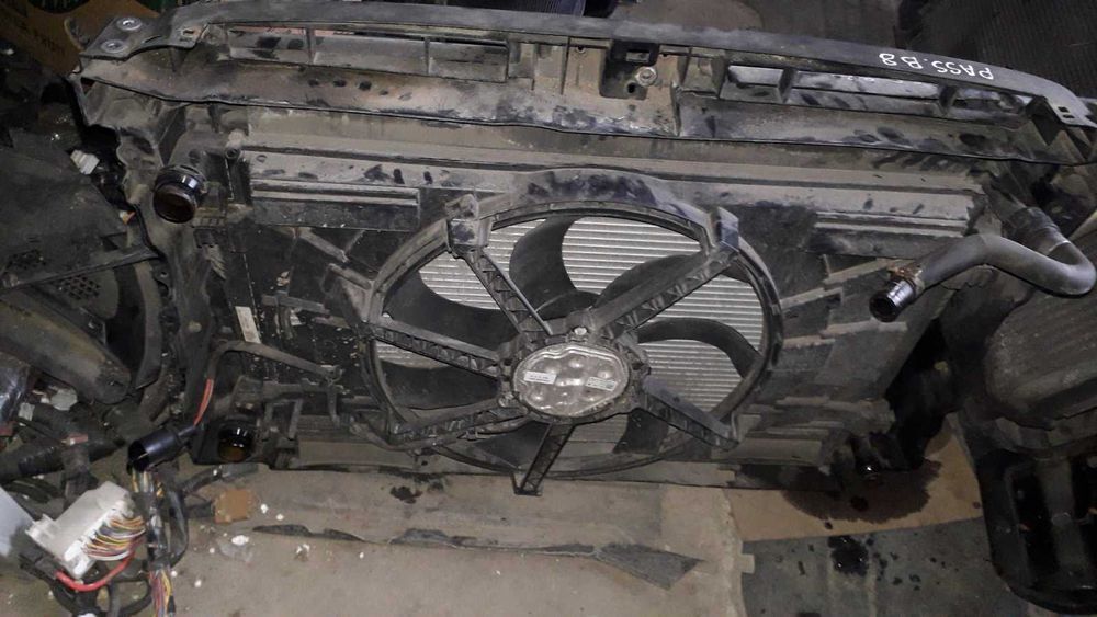 Панель передня (телевізор в зборі з радіаторами) Volkswagen Passat B8 2.0