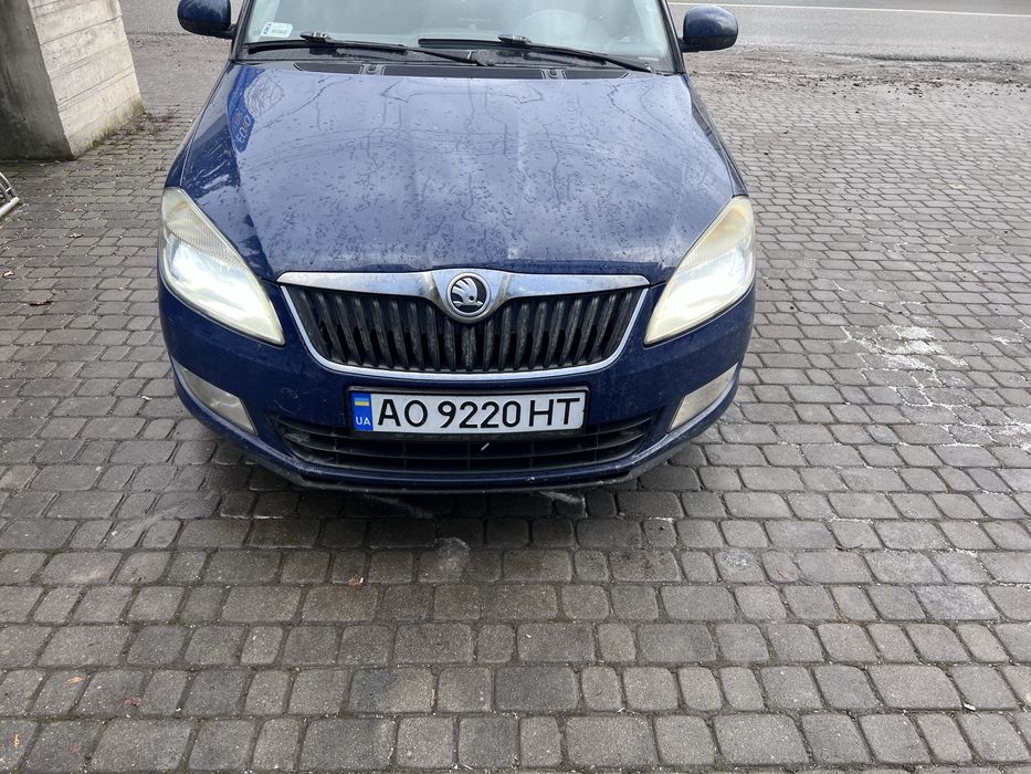 Машина шкода фабія 1,6 tdi