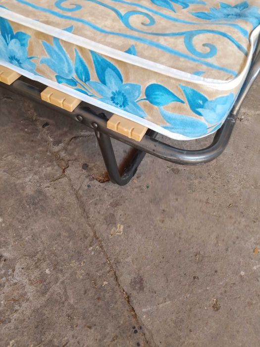 łóżko turystyczne , składane