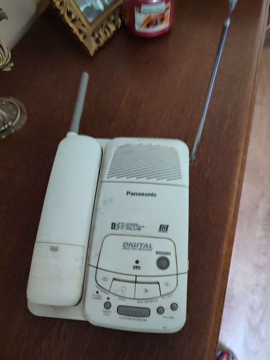Telefon  Panasonik z słuchawka zdalna i sekretarką