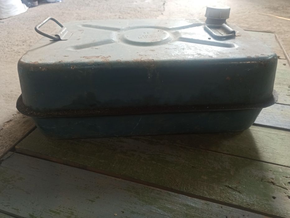 Продам канистру 40 л.