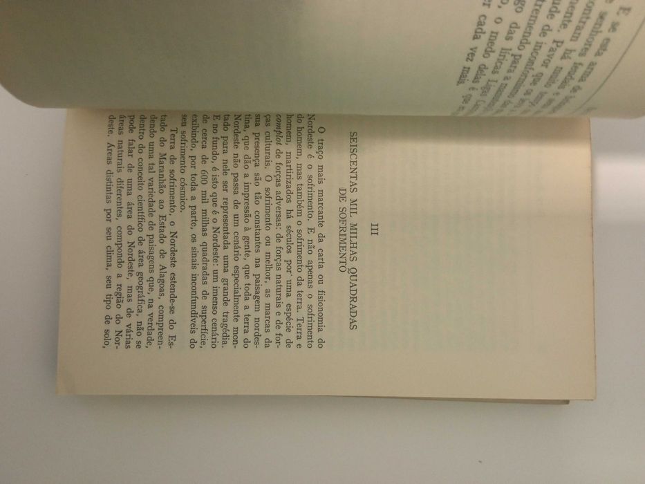 1a edição: Sete palmos de terra e um caixão, de Josué de Castro