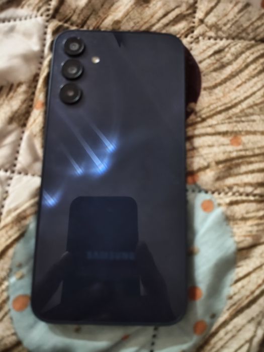 Vendo Samsung Galaxy A15 4G, 128 GB de armazenamento e 4 GB de RAM.