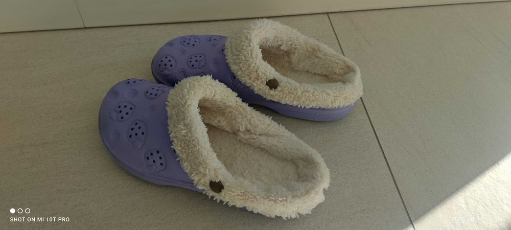 Klapki ala Croksy z odpinany ociepleniem r. 38