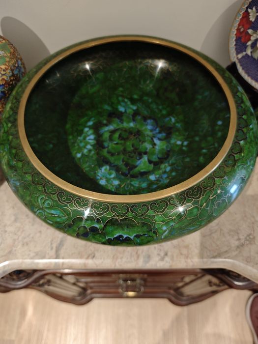 Taça/Pote Transversal em Cloisonné Vintage de Macau (31 cm diâmetro) com Base em Madeira Nobre