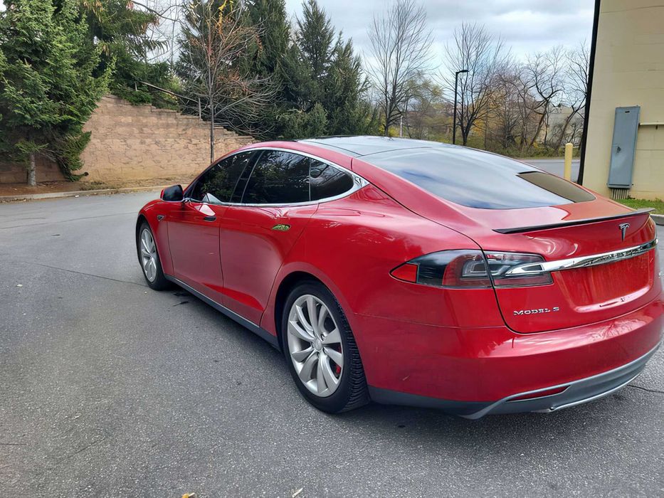 Tesla Model S      2015
