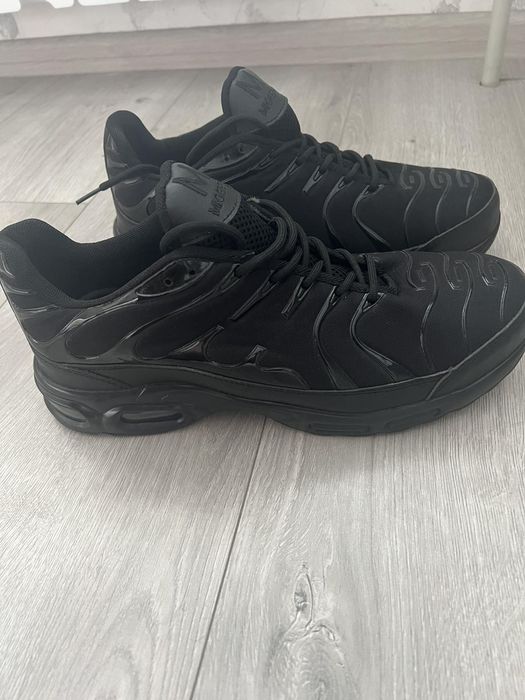 Защитная обувь (кроссовки со стальным носком)