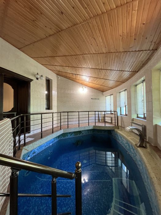 Авторський Будинок з Басейном та Укриттям - район Кварцу