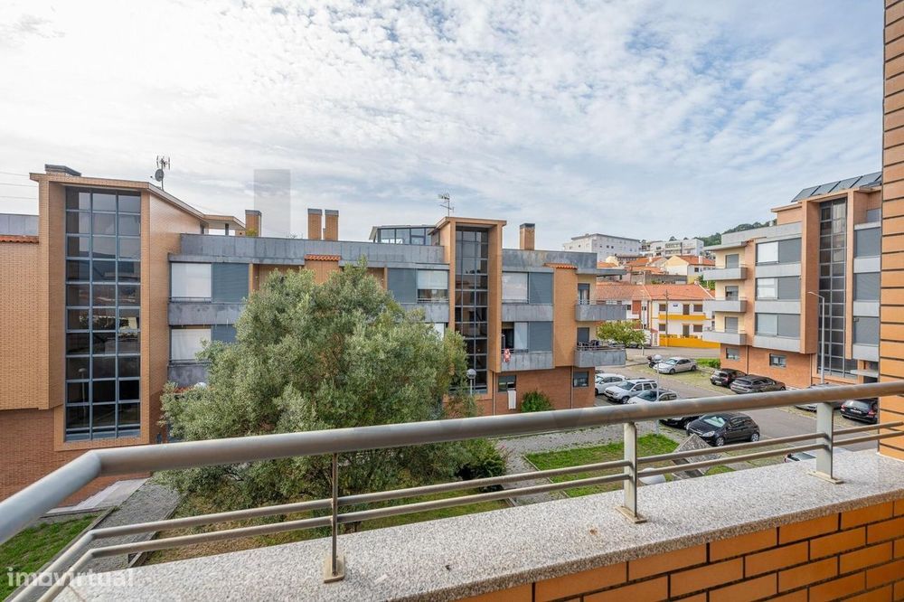Apartamento T3 com rooftop com vista mar e garagem fechada | Vila Prai