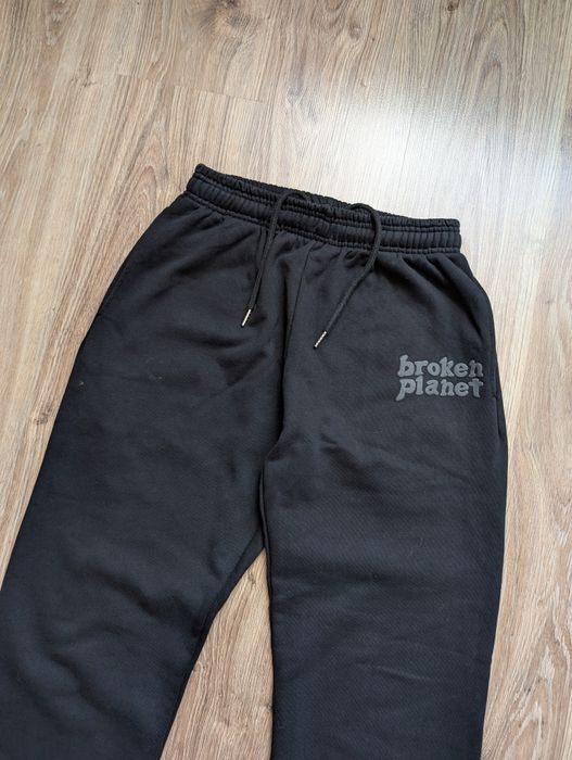 Чорні чоловічі спортивні штани broken planet