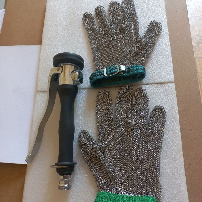 Chuveito+Luvas de protecção em malha inox