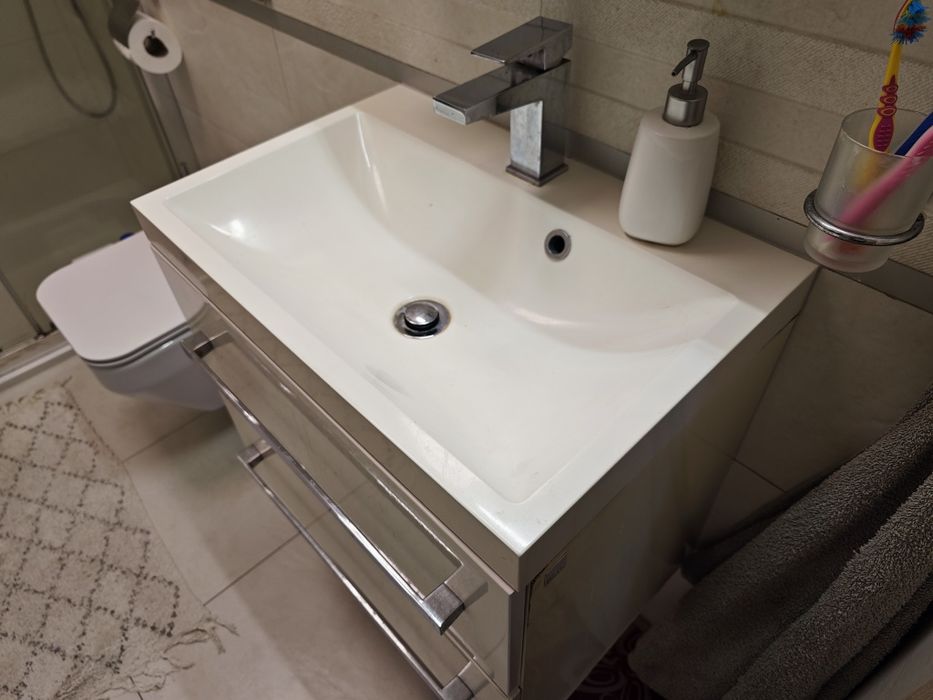 Umywalka szafka  bateria