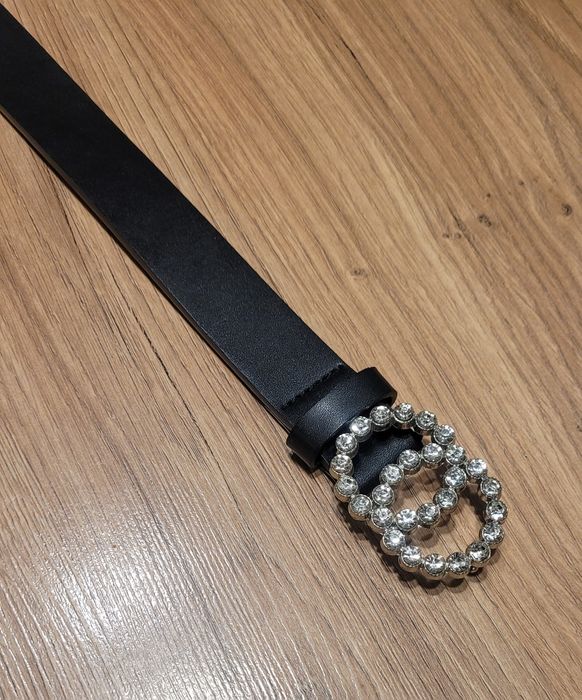 Czarny pasek do spodni z ozdobną klamrą Tally Weijl