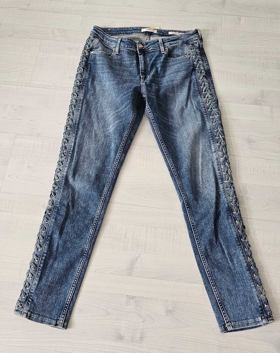 GUESS luksusowe dzinsy roz 31    L/XL   Rurki