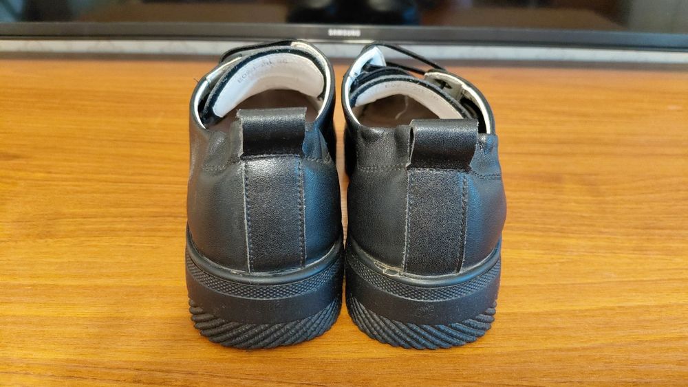 Кеди шкіряні  Кросівки жіночі Шкіряне жіноче взуття Спортивні туфлі р.36