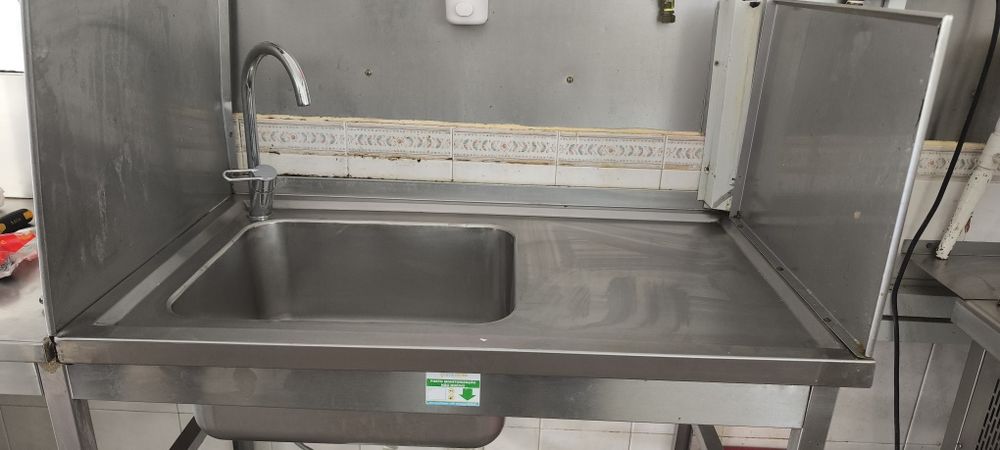 Lava-louças Industrial em Inox + Torneira