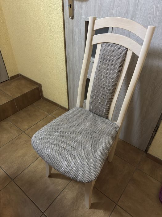 Stół owalny z krzesłami
