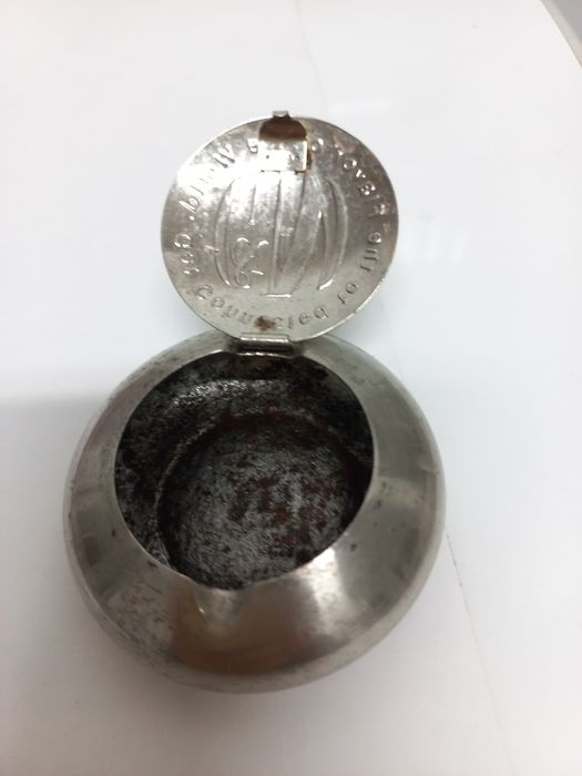 Pequeno  cinzeiro  em metal Vintage.