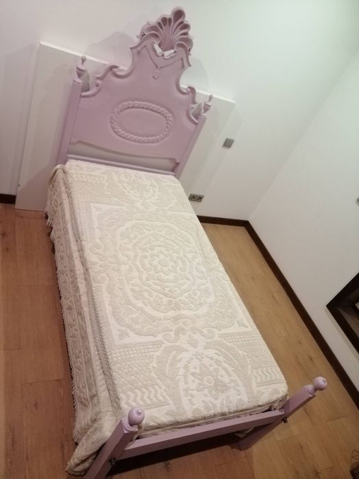 Cama individual antiga