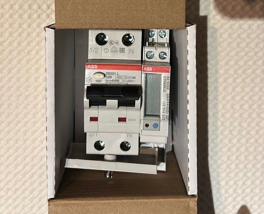 ABB DS201 L C20 RCBO + Módulo Auxiliar – Proteção Elétrica
