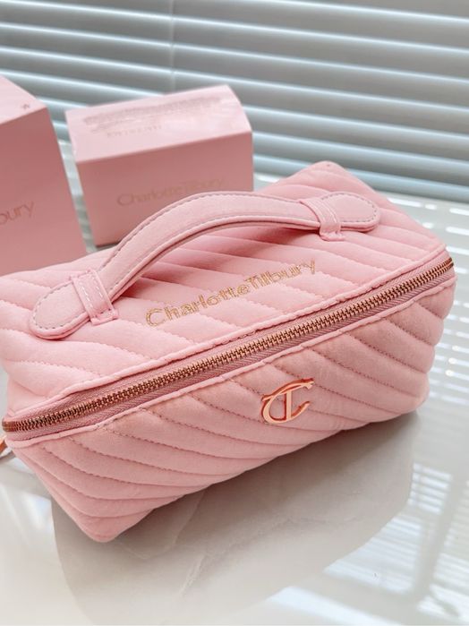 Косметичка Charlotte Tilbury