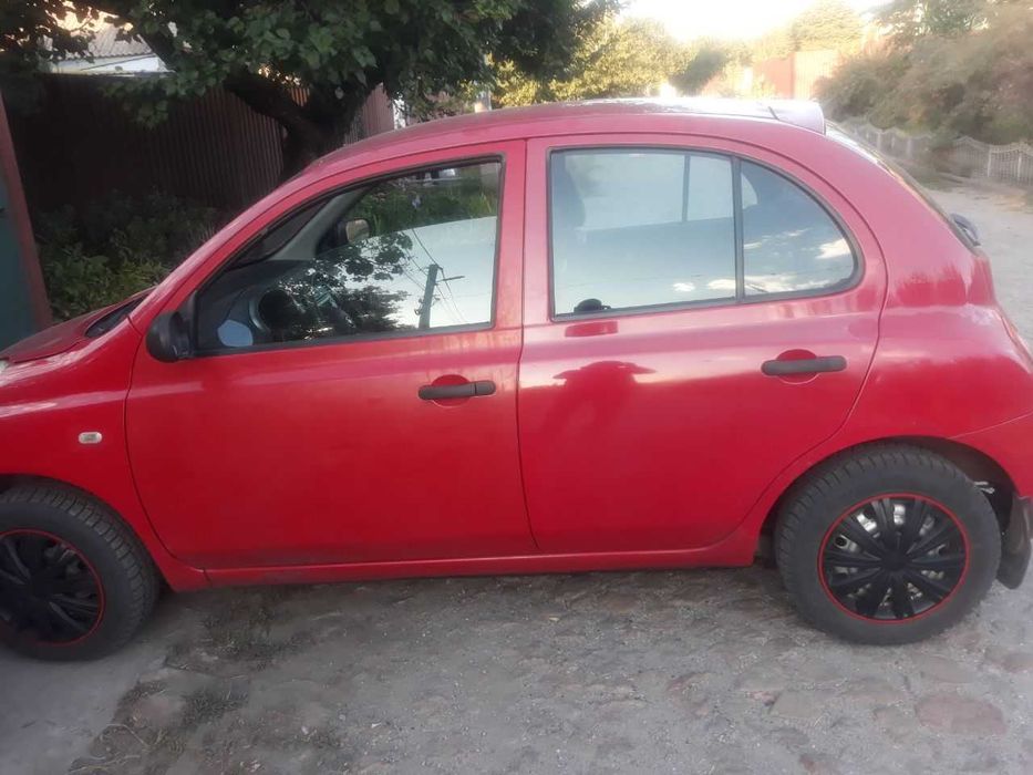 Продам Nissan Micra 2004г, дизель 1.5. В хорошем техническом состоянии, сел и поехал. Двигатель работает отлично: заменены турбина и кольца, масло не берет, не дымит. По ходовой тишина, ничего не гремит и не стучит. Днище целое, без дырок. Кондиционер работает и холодит. Новая зимняя резина. Из нюансов, местами сошел лак (на езду не влияет). Реальному покупателю сделаю небольшой торг. Такая цена только до Нового Года.