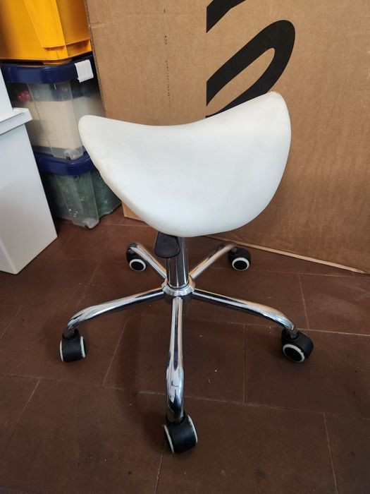 Bancos reguláveis para macas de consultórios  de estética  35,00 cada