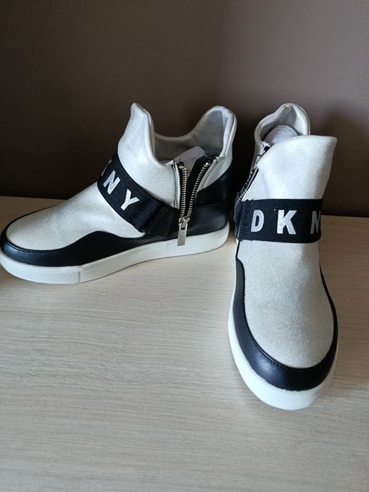 Кросівки-сліпони на танкетці з круглим носком DKNY Girls