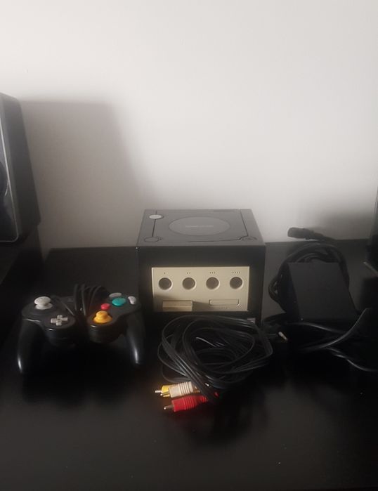 Gamecube preta com cabos + pokemon colosseum sem manual