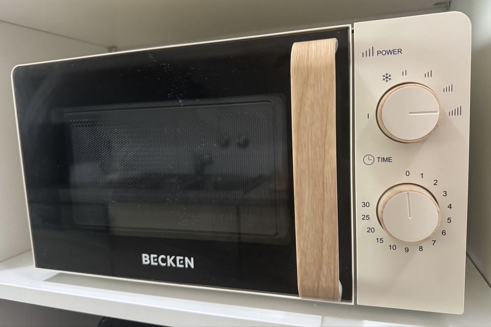 Microondas Becken 20L