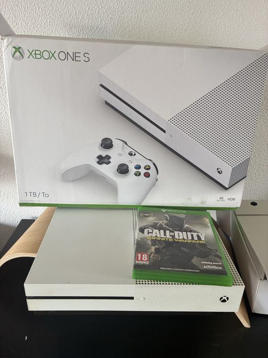 Xbox one s 1tb  como nova