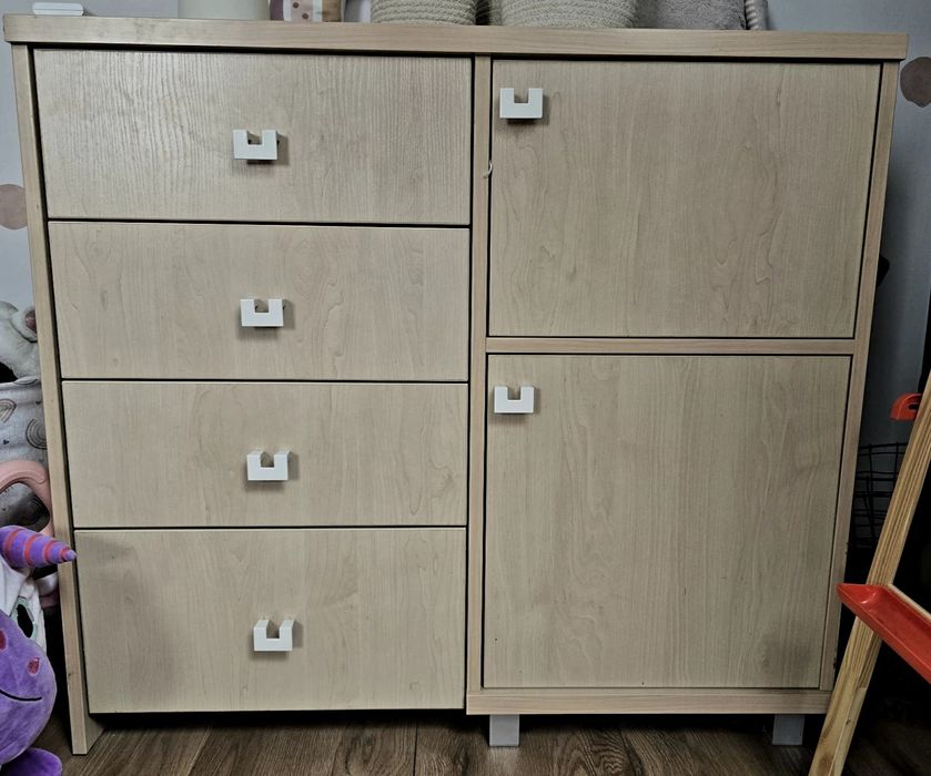 Oddam komodę szafę i witrynę kolor jesion