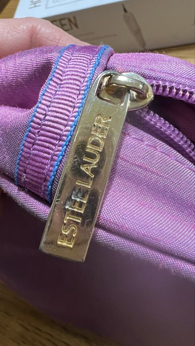 Mała różowa kosmetyczka estee Lauder