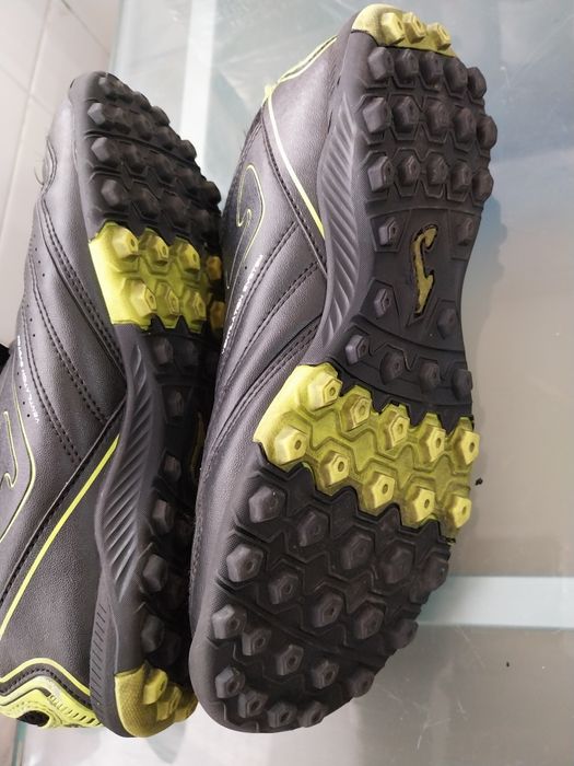 Chuteira oferta das luvas