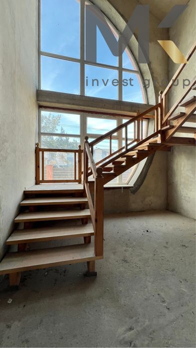 Двоповерховий будинок з видом на ліс у котеджному містечку