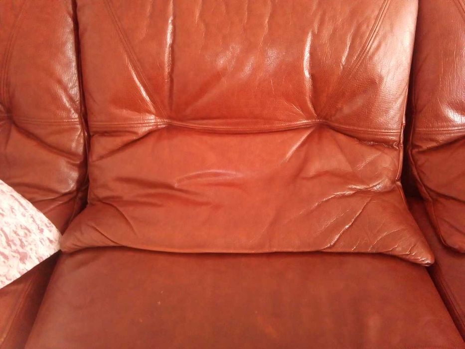 Sofá de canto em couro com chaise longue e de designer moderno!