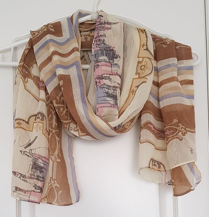 Metropolia mosty miasto awangardowy artystyczny długi szal plażowy