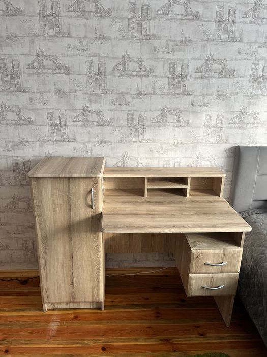 Продам письмовий стіл.