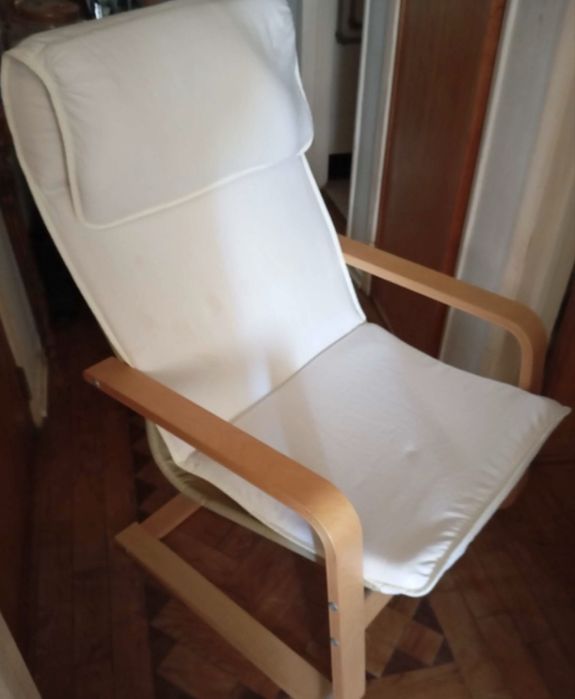 Cadeira de baloiço com apoio de pés