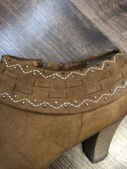 Botki damskie rude z ozdobnymi cekinami