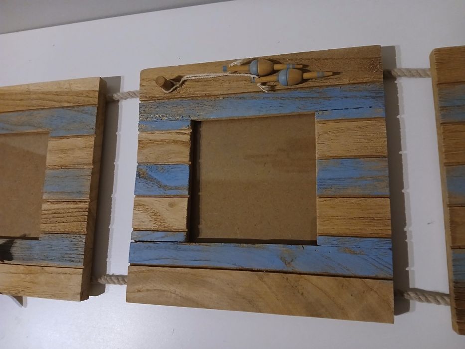 Moldura de pendurar em madeira