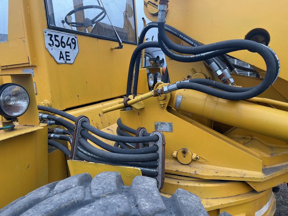 Фронтальный погрузчик UN 053  продам