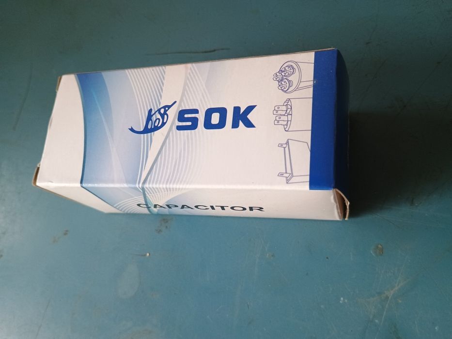 Kondensator rozruchowy silnika elektrycznego.